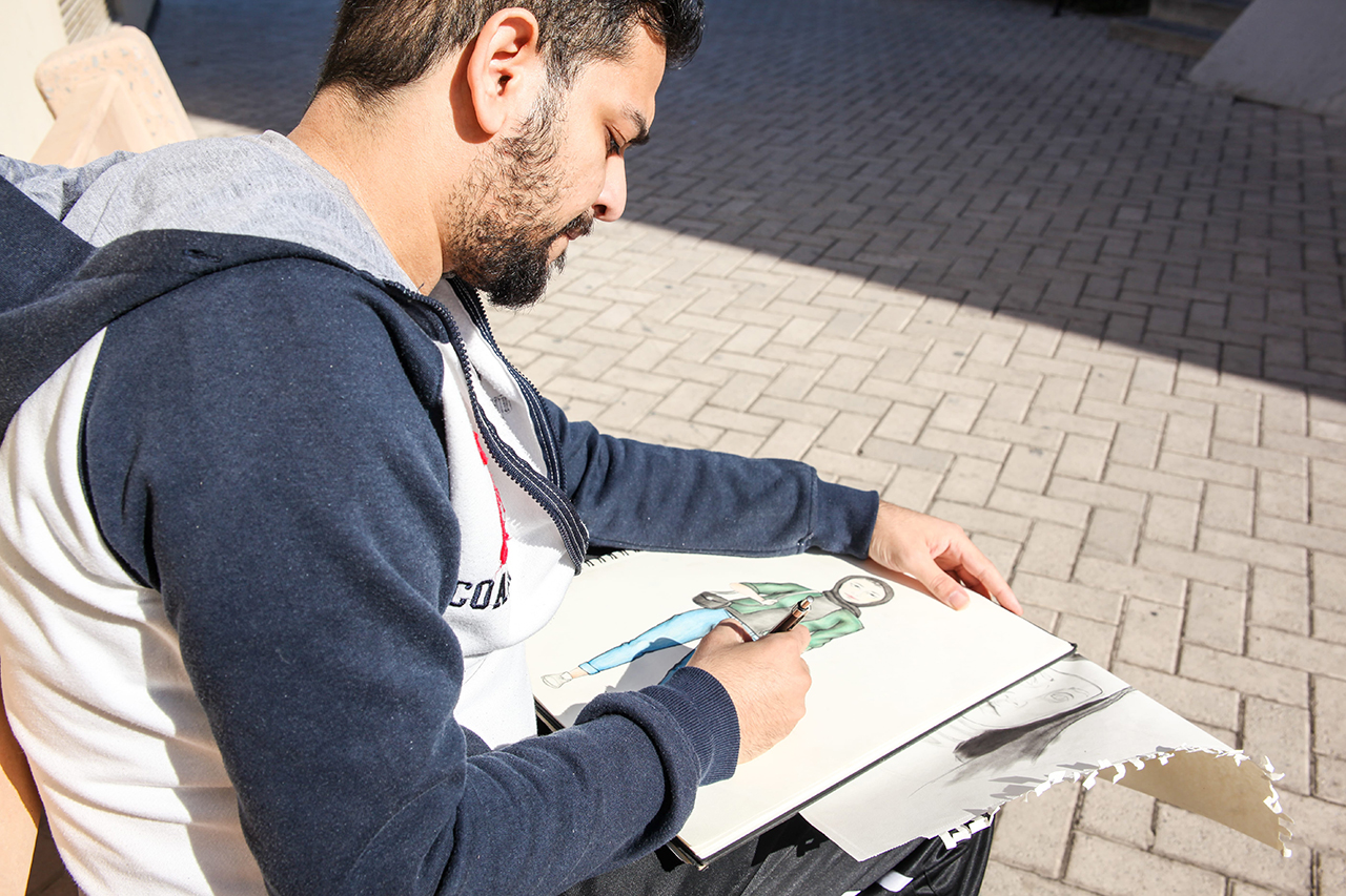 Ahmed beim Zeichnen